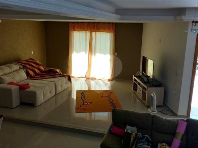 Sobrado à venda com 3 quartos, sendo 1 suíte,  em Serra da Cantareira, Mairiporã, SP