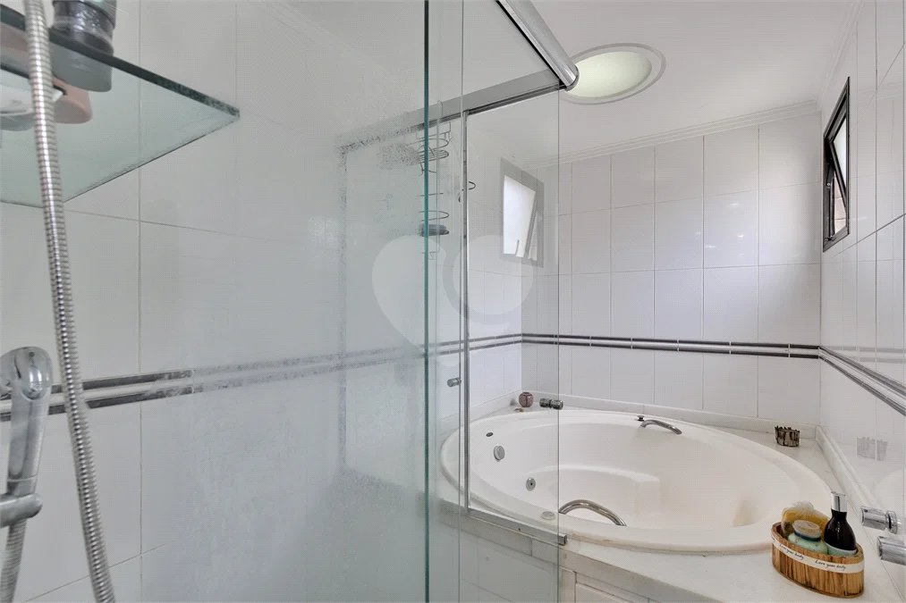 Apartamento à venda com 3 quartos, sendo 2 suítes, em Alto da Boa Vista, São Paulo, SP