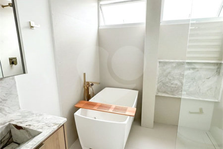 Apartamento à venda com 4 suítes em Vila Cordeiro, São Paulo, SP