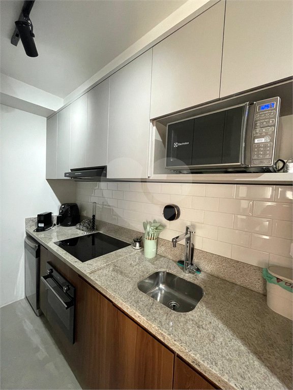 Apartamento à venda ou para alugar com 1 suíte em República, São Paulo, SP