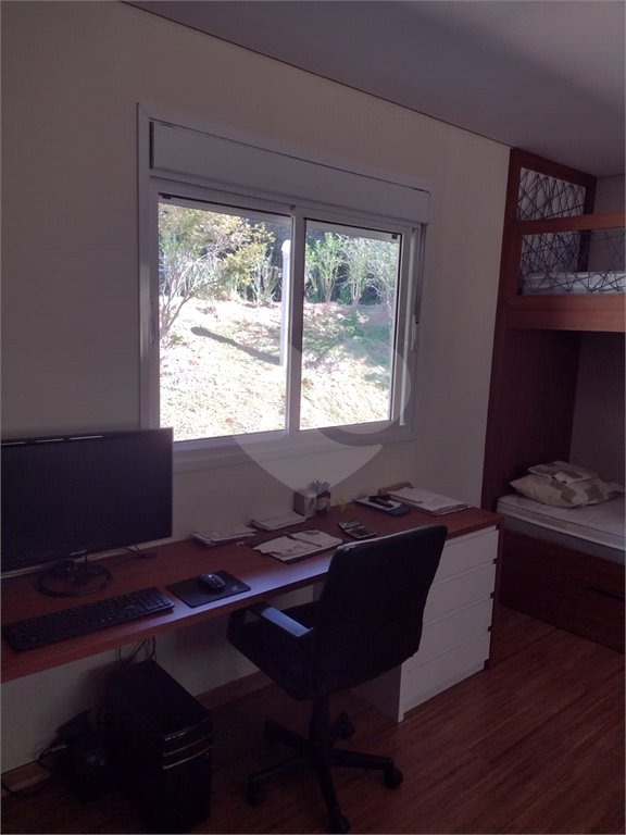 Casa à venda com 5 quartos, sendo 4 suítes, no condomínio Clube Florada Suzano, Suzano - SP