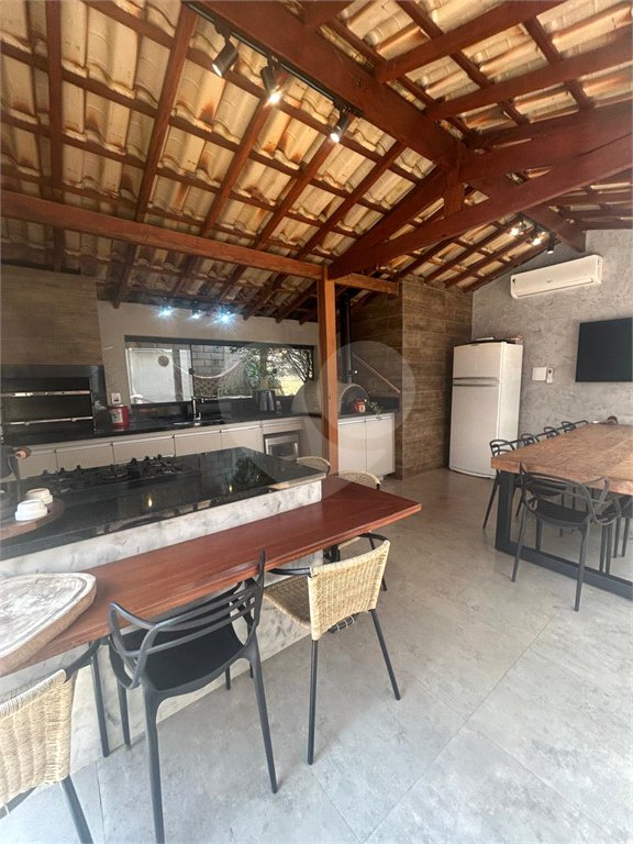 Casa à venda com 3 suítes no condomínio Braziliana, Valinhos - SP