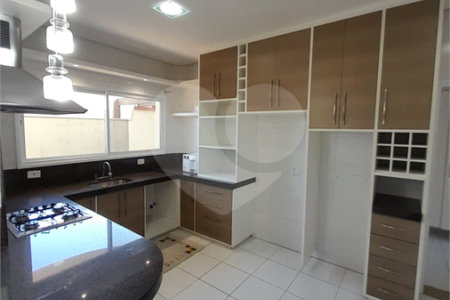 Casa à venda com 4 quartos, sendo 3 suítes, no condomínio Residencial Terras de Vinhedo, Vinhedo - SP