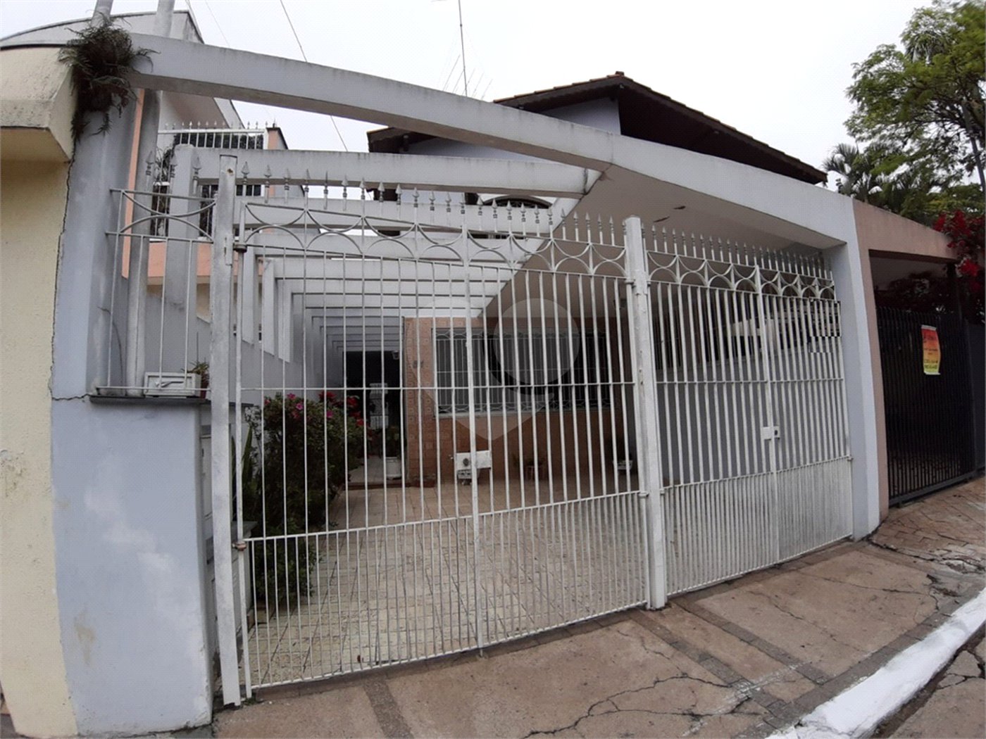 Sobrado à venda com 3 quartos, sendo 1 suíte,  em Jardim Floresta, São Paulo, SP