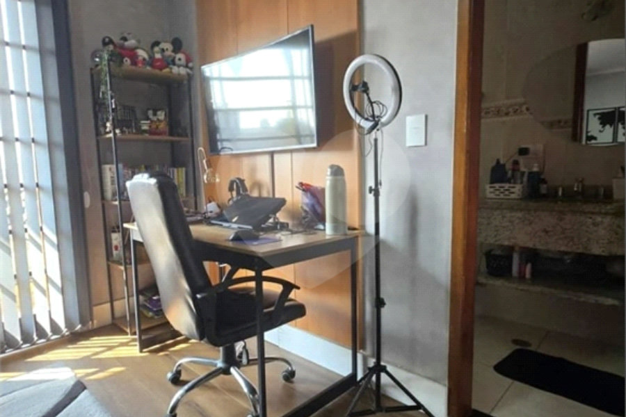 Casa à venda com 4 quartos, sendo 2 suítes, no condomínio Bosque dos Pássaros, São Paulo - SP