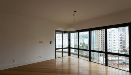 Apartamento para alugar com 3 suítes em Moema, São Paulo, SP