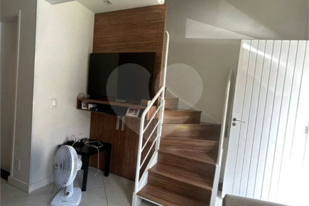 Casa à venda com 3 quartos, sendo 1 suíte, no condomínio Vila das Cores, São Paulo - SP