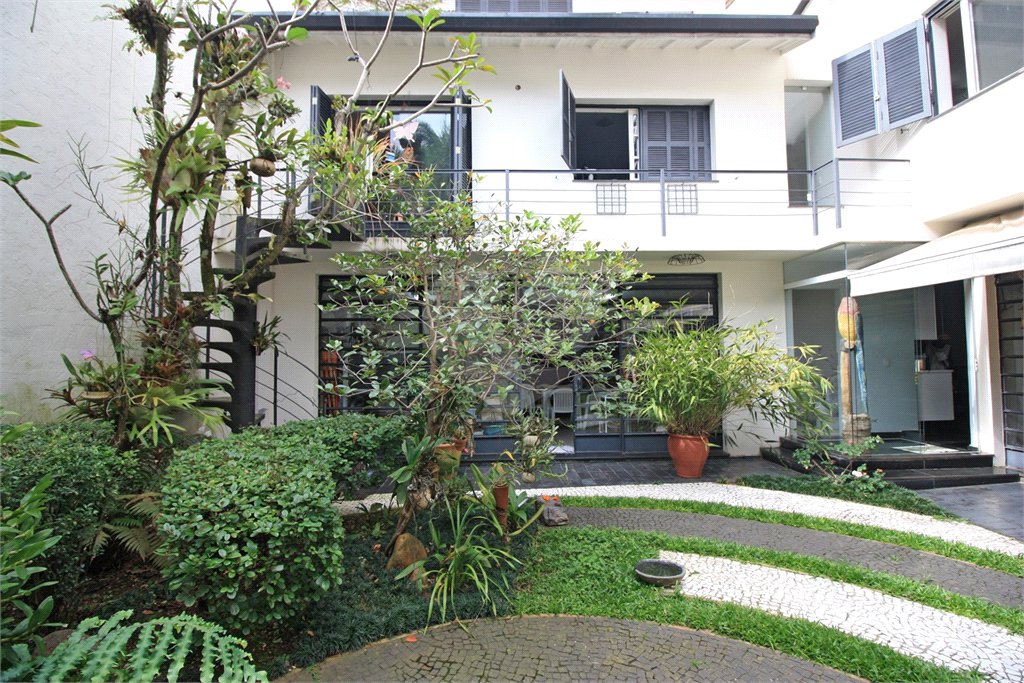 Sobrado à venda com 3 quartos, sendo 1 suíte, em Butantã, São Paulo, SP