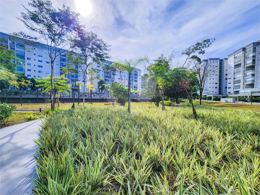 Apartamento à venda com 3 quartos, sendo 1 suíte, em Santo Amaro, São Paulo, SP