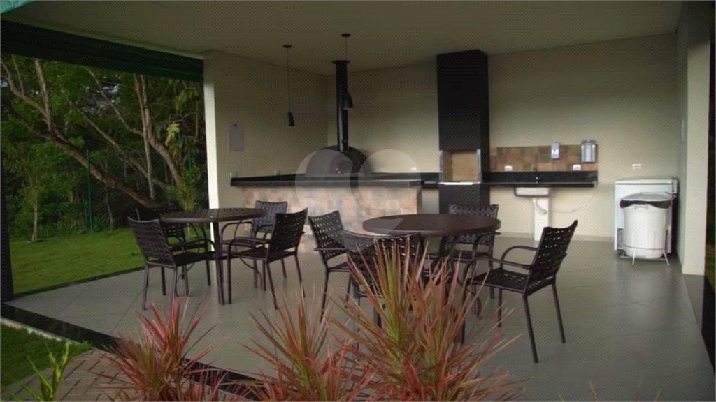 Casa à venda com 3 quartos, sendo 1 suíte,  no condomínio Residencial Club Entresseras, Santa Isabel - SP