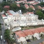 Casa à venda com 3 quartos, sendo 1 suíte, no condomínio Villaggio Viana, Cotia - SP