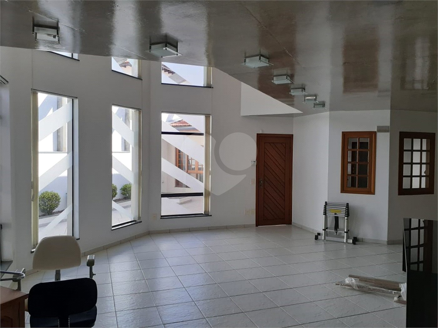 Sobrado à venda com 4 quartos, sendo 2 suítes,  em Tremembé, São Paulo, SP