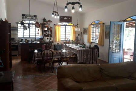 Chácara à venda com 3 quartos, sendo 2 suítes, em Chácara Companheiros, Jundiaí, SP