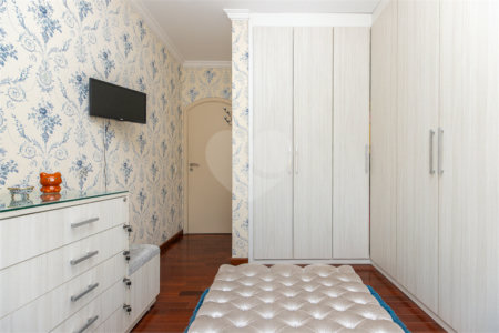 Casa à venda com 5 quartos, sendo 3 suítes,  em Brooklin, São Paulo, SP