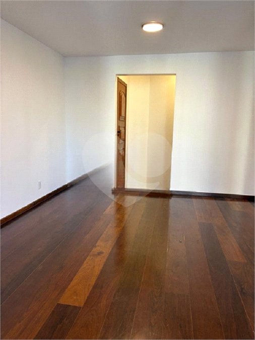 Apartamento à venda com 3 quartos, sendo 2 suítes, em Moema, São Paulo, SP