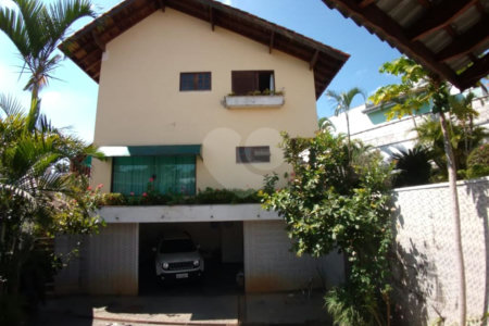 Casa à venda com 3 quartos, sendo 2 suítes,  em Vila Oliveira, Mogi das Cruzes, SP
