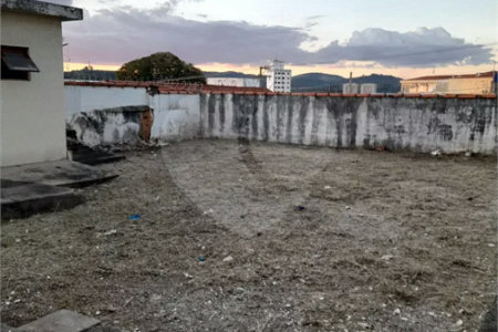Casa Comercial com 4 salões à venda - Centro | Atibaia