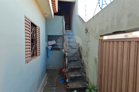 Oportunidade Única no Santa Felícia: Casa 3 dormitórios, Conforto, Espaço de Sobra e a Melhor Localização de São Carlos!