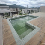 Casa exclusiva em Atibaia de alto padrão com 3 suítes, piscina, espaço gourmet, condomínio fechado, aceita financiamento