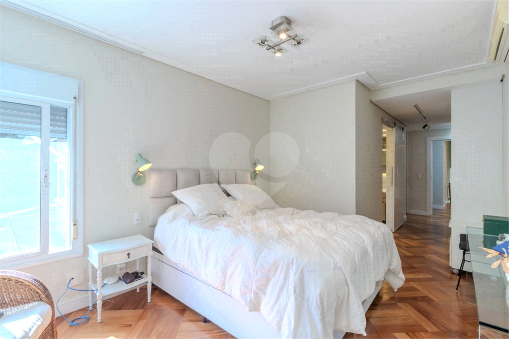 Casa à venda com 5 quartos, sendo 3 suítes, no condomínio Boulevard Saint Michael, São Paulo - SP