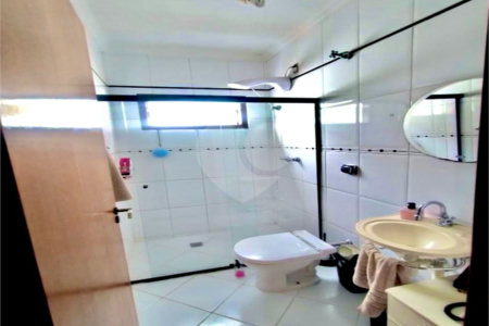 Sobrado à venda com 3 quartos, sendo 1 suíte, em Jardim Gonçalves, Sorocaba, SP