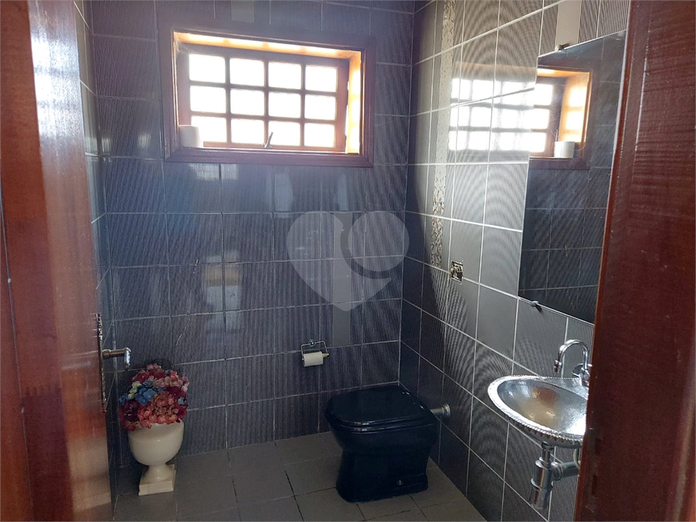 Sobrado à venda com 5 quartos, sendo 4 suítes, em Santa Rosa, Vinhedo, SP