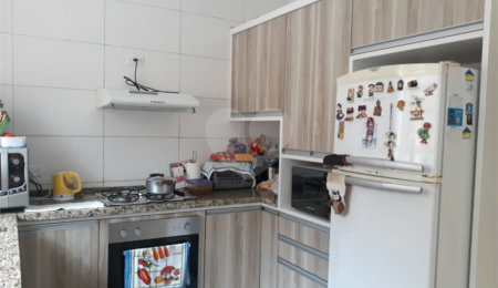 Sobrado à venda com 3 quartos, sendo 1 suíte,  em Esplanada Mendes Moraes, São Roque, SP