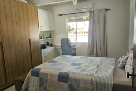 Casa em condomínio à venda com 4 quartos, sendo 1 suíte, em Baleia, São Pedro da Aldeia, RJ