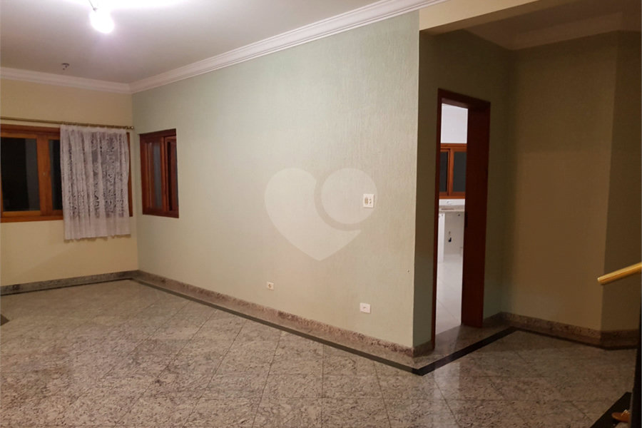 Casa à venda com 4 quartos, sendo 2 suítes, no condomínio Alpes da Cantareira, Mairiporã - SP
