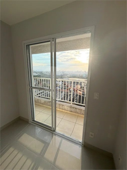 Apartamento à venda na Vila São João, próximo as Shopping Internacional de Guarulhos, com 43 m² com 2 dormitórios e 1 vaga de garagem