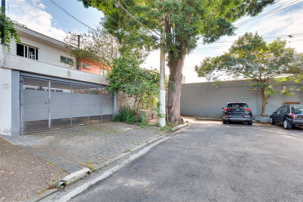 Casa de Vila à venda com 3 quartos, sendo 1 suíte, em Alto da Boa Vista, São Paulo, SP