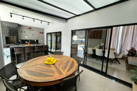 Casa à venda com 4 quartos, sendo 3 suítes, no condomínio Vilagio Ipanema 1, Araçoiaba da Serra - SP