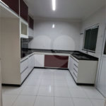 Casa à venda com 3 quartos, sendo 1 suíte, no condomínio Alvorada Parque Vitória, São Paulo - SP