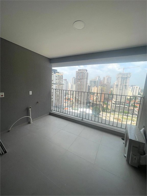 Apartamento à venda ou para alugar com 2 suítes em Jardim das Acácias, São Paulo, SP