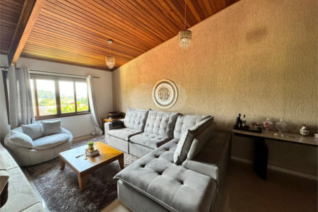 Casa à venda com 3 quartos, sendo 1 suíte, no condomínio Residencial Jardim das Flores 1510, Cotia - SP