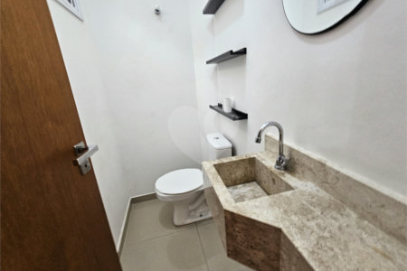 Sobrado à venda com 3 quartos, sendo 1 suíte,  em Vila Nivi, São Paulo, SP