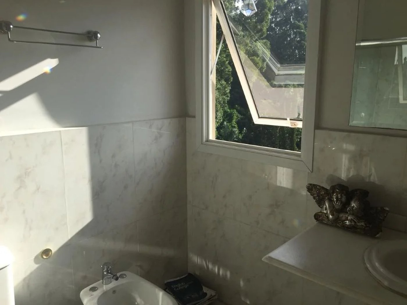 Casa à venda com 5 quartos, sendo 4 suítes, no condomínio Jardim Vitória Régia, São Paulo - SP