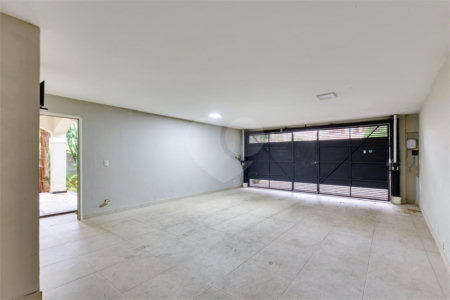 Sobrado à venda com 4 quartos, sendo 3 suítes, em Interlagos, São Paulo, SP