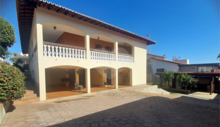 Casa à venda com 3 quartos, sendo 1 suíte,  no Centro, Vinhedo, SP