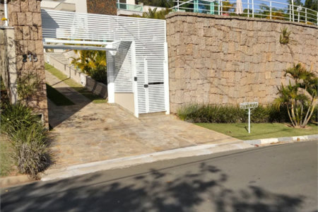 Casa à venda com 3 suítes no condomínio Estância Marambaia, Vinhedo - SP