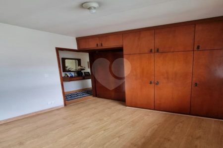Casa à venda com 3 quartos em Cidade dos Bandeirantes, São Paulo, SP