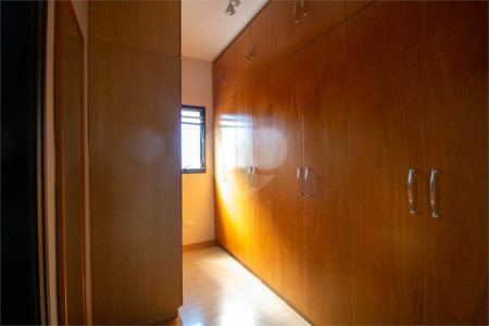 Sobrado à venda com 5 quartos, sendo 3 suítes, no Centro, São Roque, SP