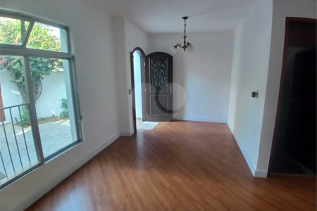 Casa à venda com 4 quartos, sendo 2 suítes, em Vila Gustavo, São Paulo, SP