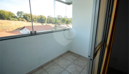 Apartamento à venda com 3 quartos, sendo 1 suíte,  no Centro, São Roque, SP