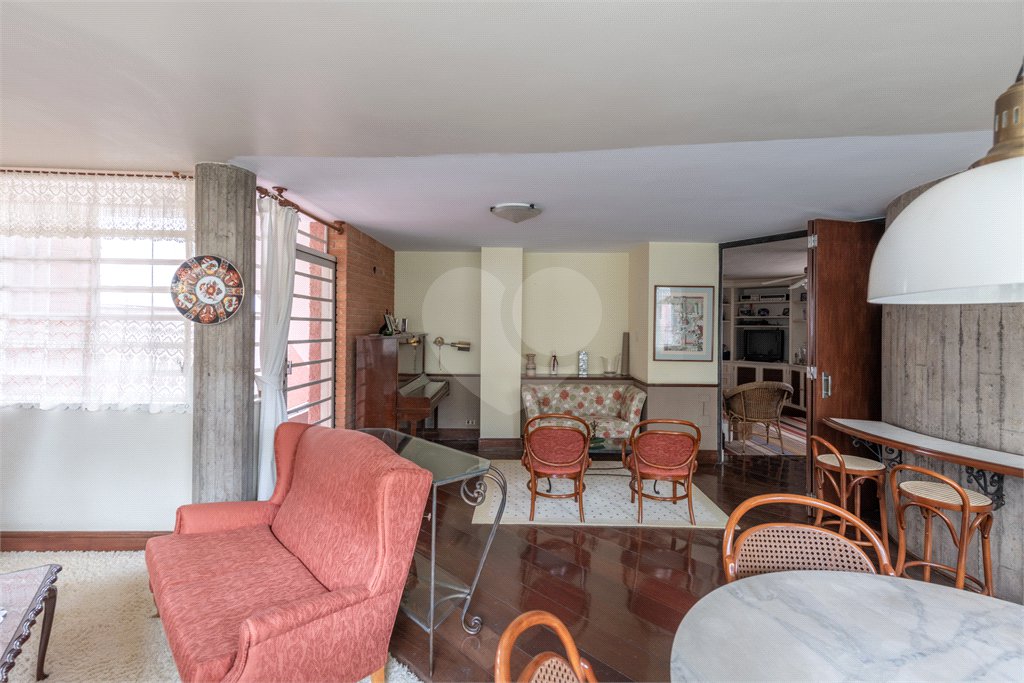 Casa Térrea à venda com 7 quartos, sendo 1 suíte, em Santana, São Paulo, SP