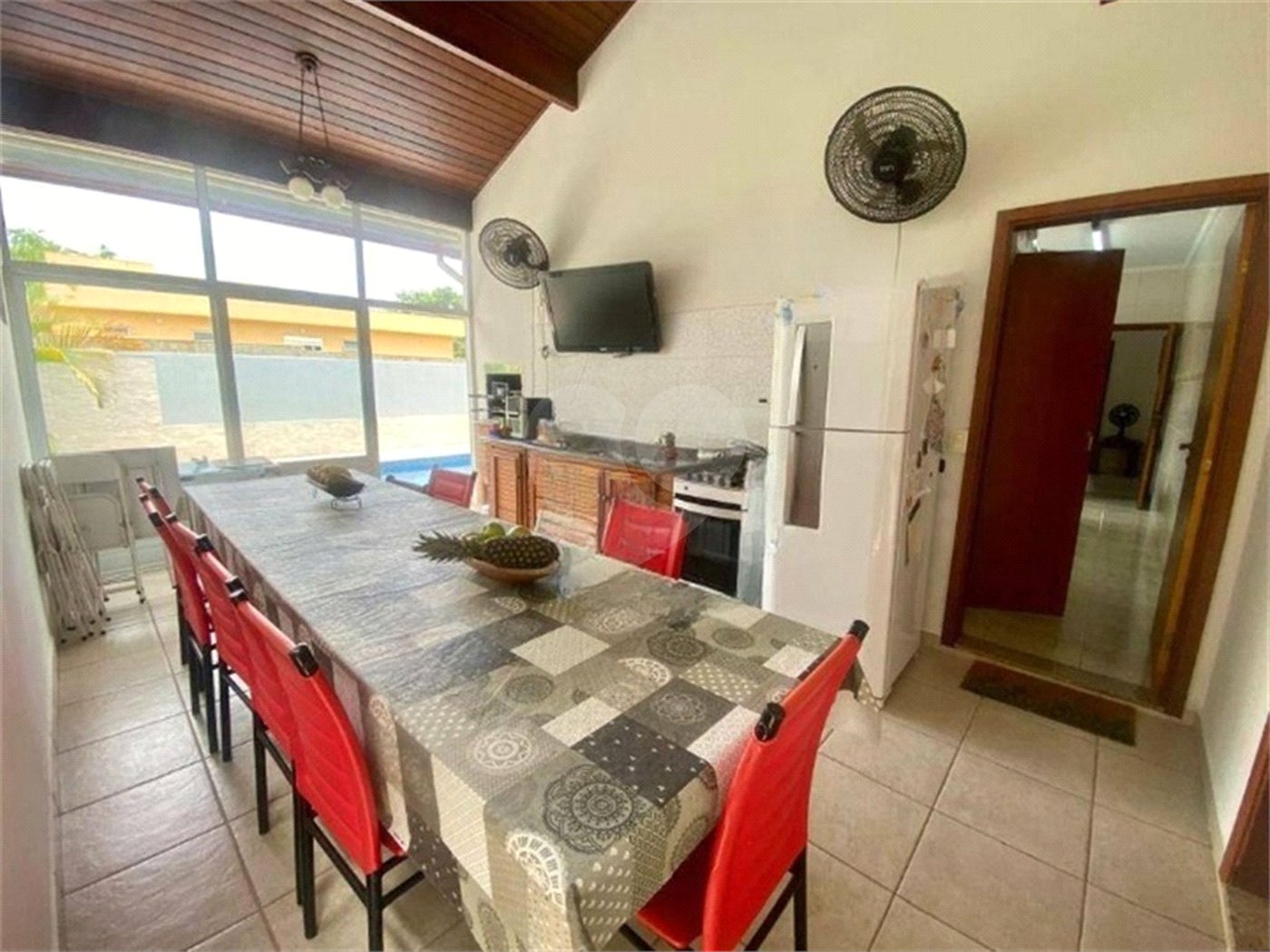 Casa à venda com 3 quartos, sendo 1 suíte, no condomínio Recanto dos Paturis, Vinhedo - SP