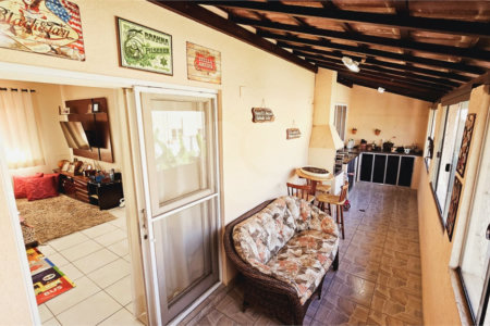 Casa à venda com 4 quartos, sendo 2 suítes, em Jardim Meny, São Roque, SP