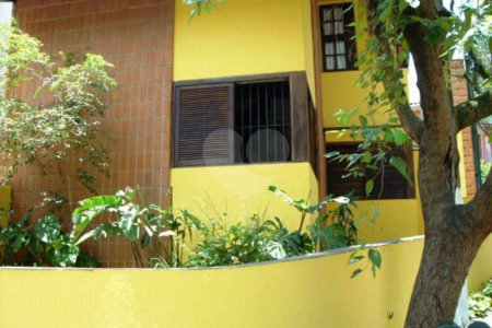 Casa à venda com 3 quartos, sendo 1 suíte,  no condomínio Jardim Hipico, São Paulo - SP