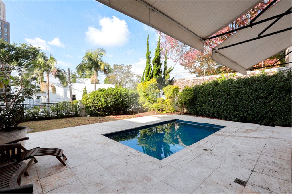 Casa à venda ou para alugar com 4 suítes em Jardim Panorama, São Paulo, SP