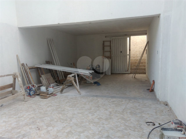 Casa à venda com 3 quartos, sendo 1 suíte,  no condomínio Nair Ramos Shuring, São Paulo - SP